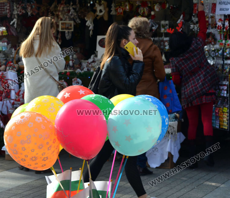 Оживление в центъра на Хасково през слънчевия 24-ти декември
