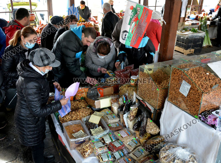 Раздвижване по пазари и магазини в Хасково за Бъдни вечер