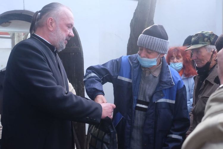 Родолюбиви българи от Мюнхен дариха средства за обществената трапезария на отец Саръев, парите ще стигнат за година