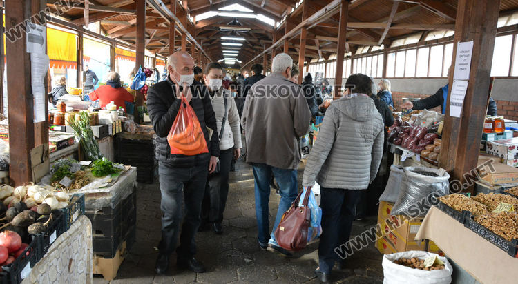 Раздвижване по пазари и магазини в Хасково за Бъдни вечер