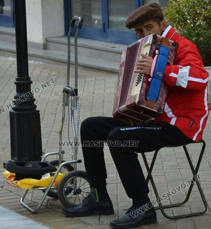 Оживление в центъра на Хасково през слънчевия 24-ти декември