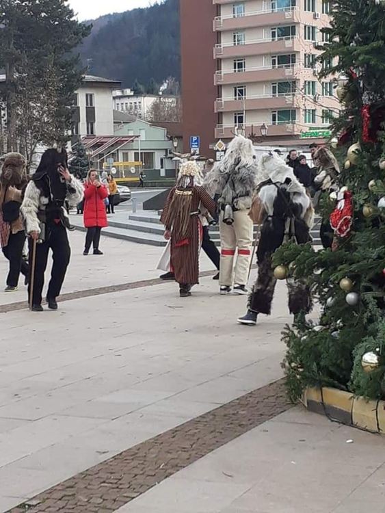 Кукери гониха злото и тъмните сили в центъра на Златоград