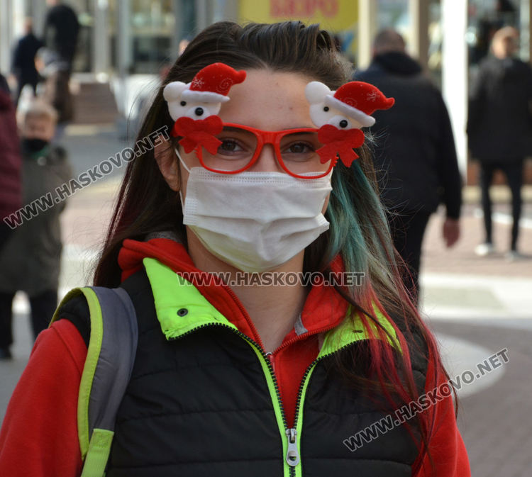 Оживление в центъра на Хасково през слънчевия 24-ти декември