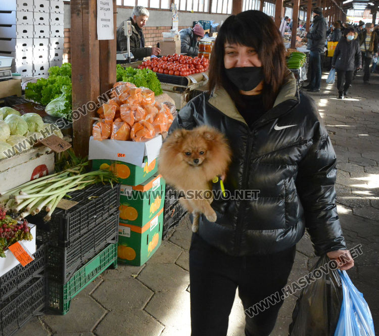 Раздвижване по пазари и магазини в Хасково за Бъдни вечер
