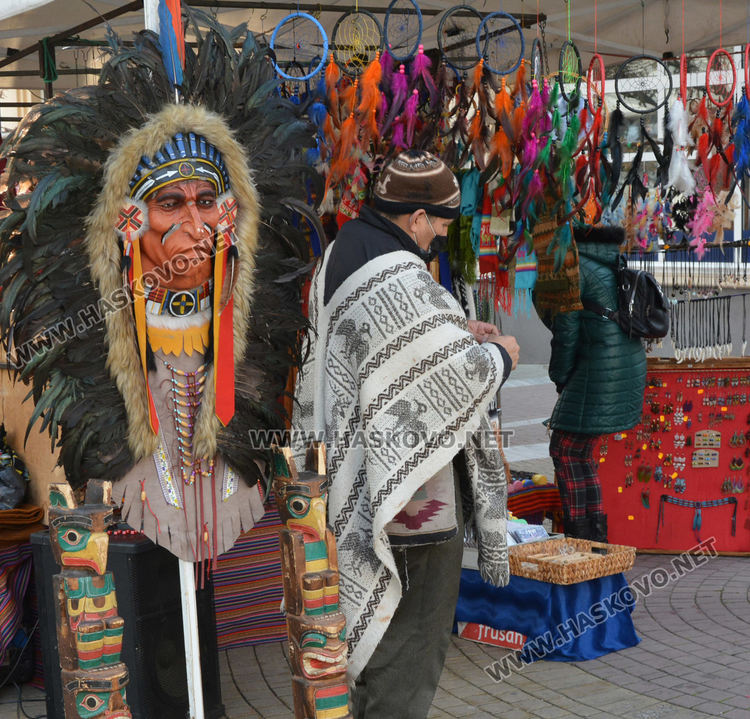 Оживление в центъра на Хасково през слънчевия 24-ти декември