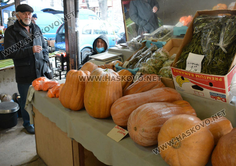 Раздвижване по пазари и магазини в Хасково за Бъдни вечер