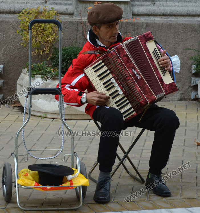 Оживление в центъра на Хасково през слънчевия 24-ти декември