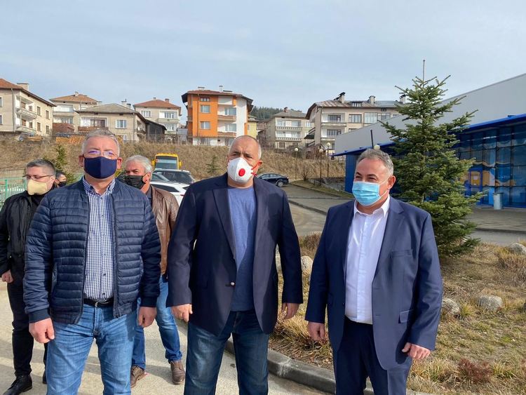 Шефът на спешното в Смолян отказа да отговаря на репортески въпроси, Борисов му поиска проверка