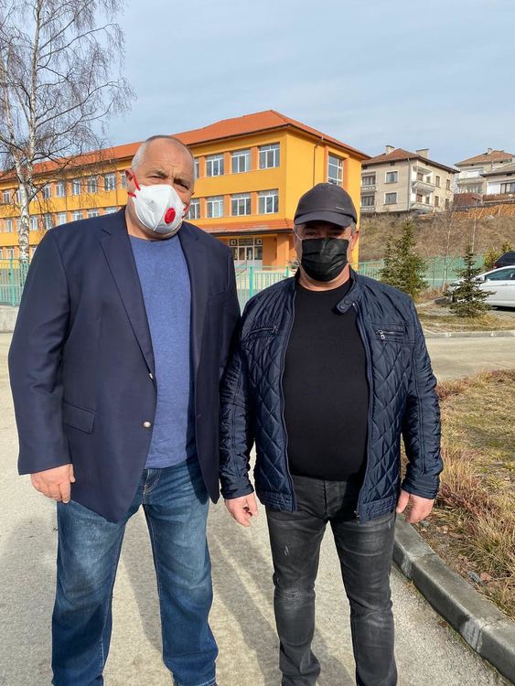 На Коледа Борисов пристигна изненадващо в Доспат и региона