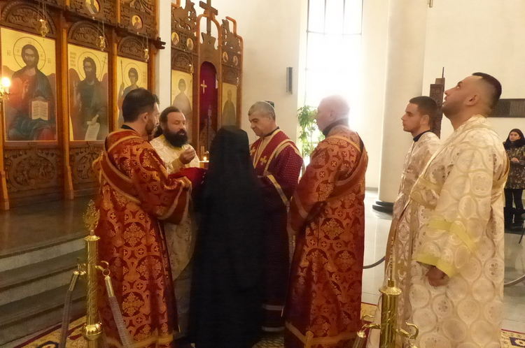 Архимандрит Висарион: “Нека благодатта, мирът и любовта на родилия се Богомладенец бъдат с нас!“