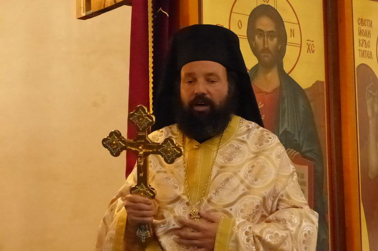 Архимандрит Висарион: “Нека благодатта, мирът и любовта на родилия се Богомладенец бъдат с нас!“