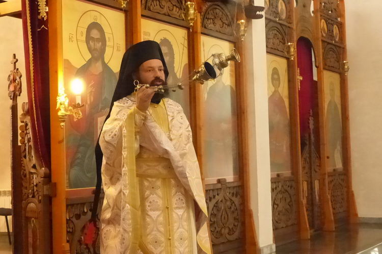 Архимандрит Висарион: “Нека благодатта, мирът и любовта на родилия се Богомладенец бъдат с нас!“