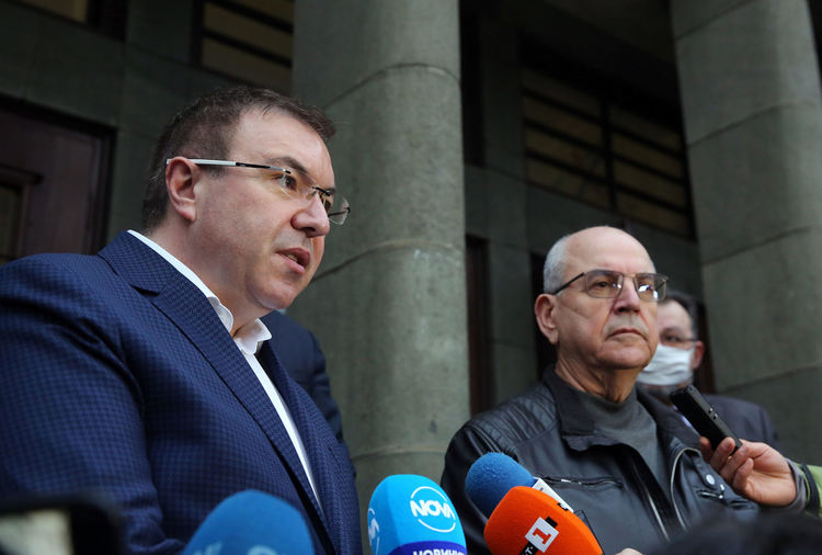 Първите ваксини тръгват за Пловдив и Бургас