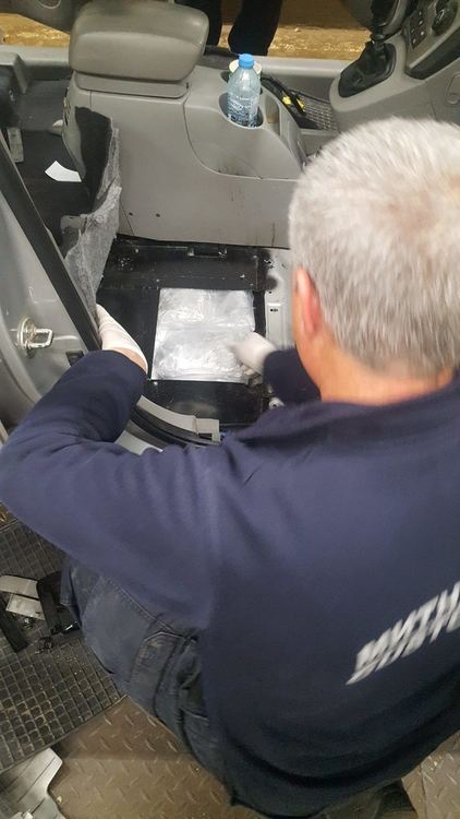 Откриха канабис за над 135 000 лв. в тайници на кола