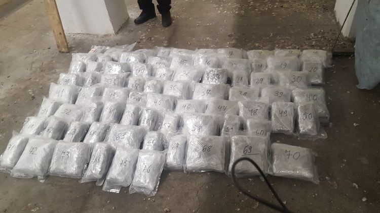 Откриха канабис за над 135 000 лв. в тайници на кола