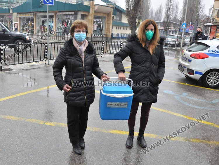 Доставиха първите ваксини срещу коронавирус в Хасково