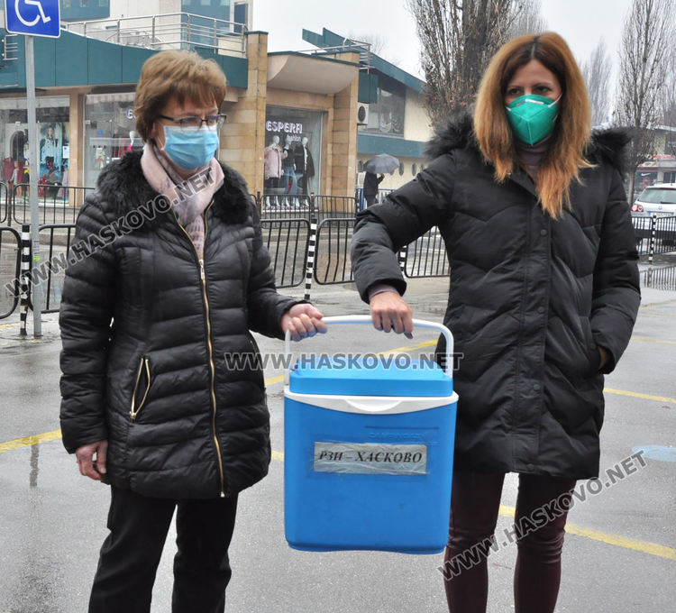 Доставиха първите ваксини срещу коронавирус в Хасково