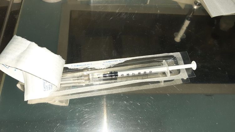 Трима лекари и две медицински сестри са първите ваксинирани срещу COVID-19 в Асеновград