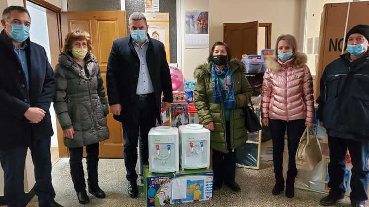 Две детски градини в Неделино получиха оборудване и пособия за децата