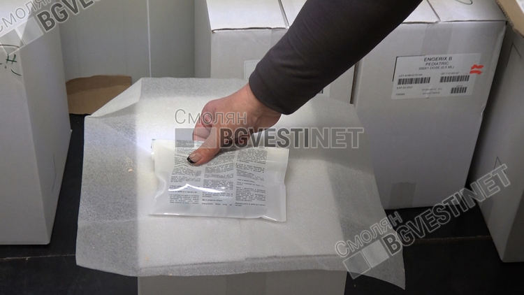 Първите пет ваксини бяха поставени на медици от Спешния център в Смолян