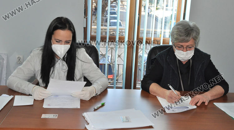 Членове на комисията