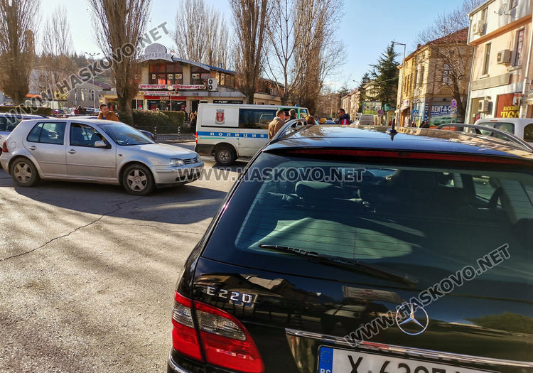 Масово глобяват за неправилно паркиране в центъра на Хасково