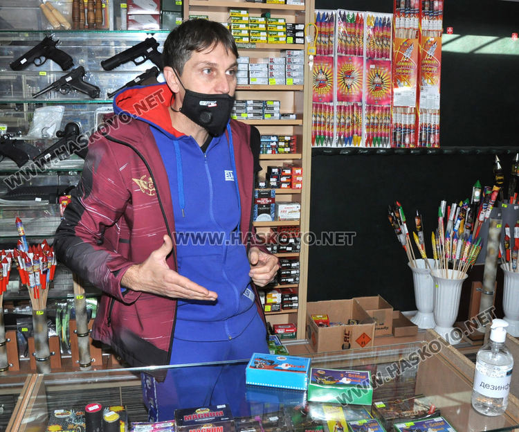 Хасковлии търсят пиробатерии и римски свещи за Нова година