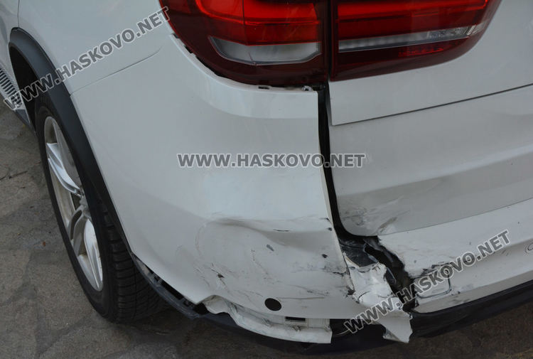 Ауди с десен волан се заби в БМВ на Кърджалийска