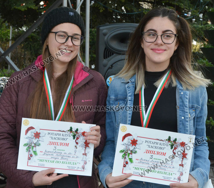 Наградиха талантливи деца от първия конкурс „Мечтая по Коледа“