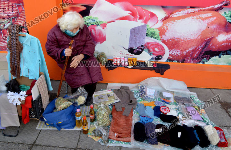 Бабиният пазар до хасковската автогара превзе и огражденията