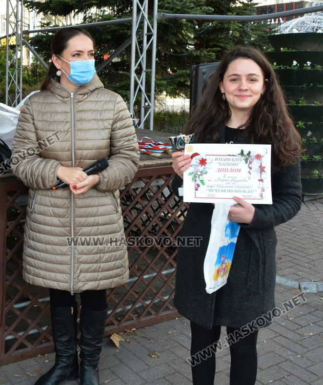 Наградиха талантливи деца от първия конкурс „Мечтая по Коледа“