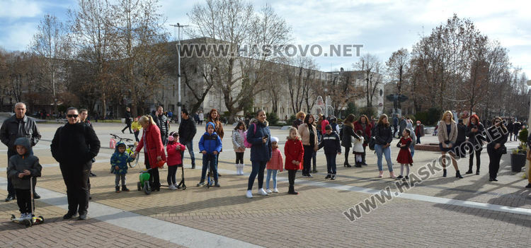 Наградиха талантливи деца от първия конкурс „Мечтая по Коледа“