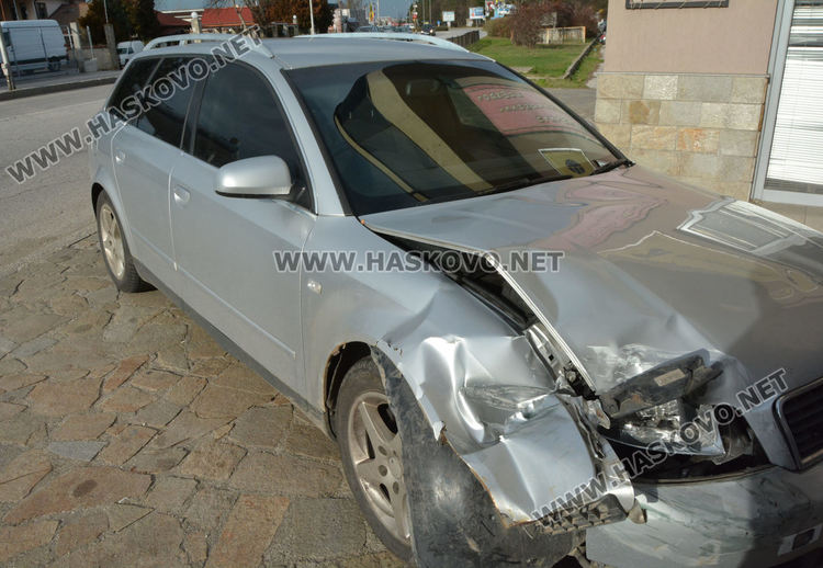 Ауди с десен волан се заби в БМВ на Кърджалийска