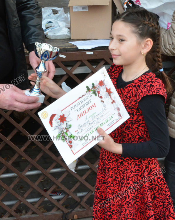 Наградиха талантливи деца от първия конкурс „Мечтая по Коледа“