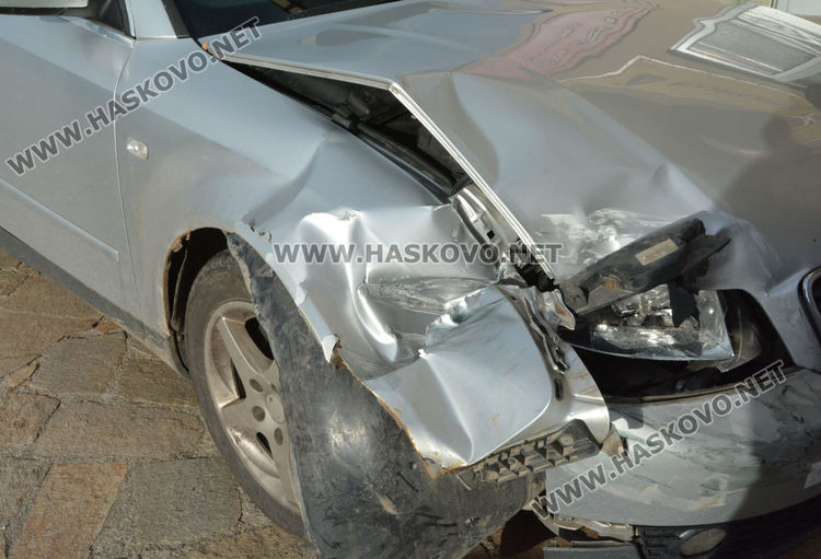 Ауди с десен волан се заби в БМВ на Кърджалийска
