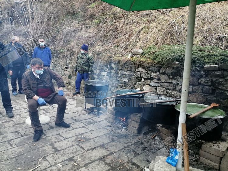 500 порции курбан раздаде кметът на Забърдо за здраве на медиците и да няма жертви по пътищата