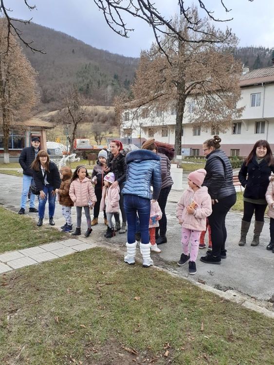 Дадо Коледа зарадва с подаръчета и лакомства децата на Смилян