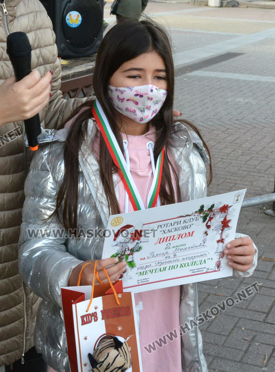 Наградиха талантливи деца от първия конкурс „Мечтая по Коледа“