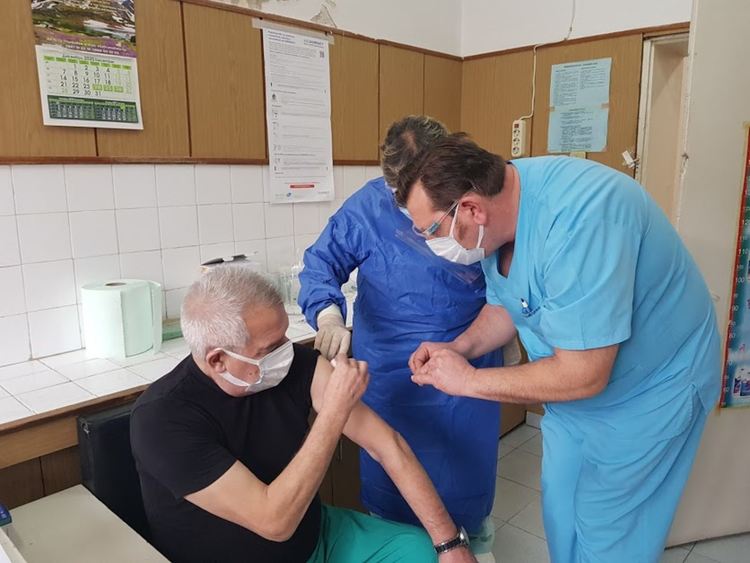 25-ма се ваксинираха в МБАЛ – Първомай