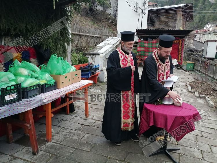 500 порции курбан раздаде кметът на Забърдо за здраве на медиците и да няма жертви по пътищата