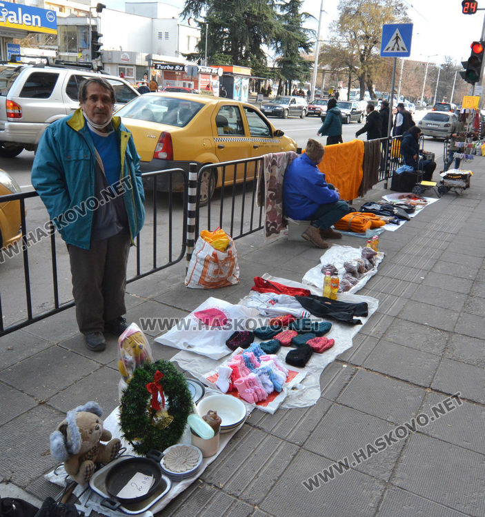 Бабиният пазар до хасковската автогара превзе и огражденията