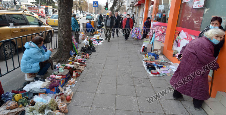 Бабиният пазар до хасковската автогара превзе и огражденията