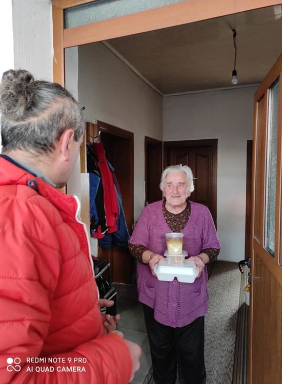 Топъл обяд за самотните възрастни хора в Триград в навечерието на Нова година