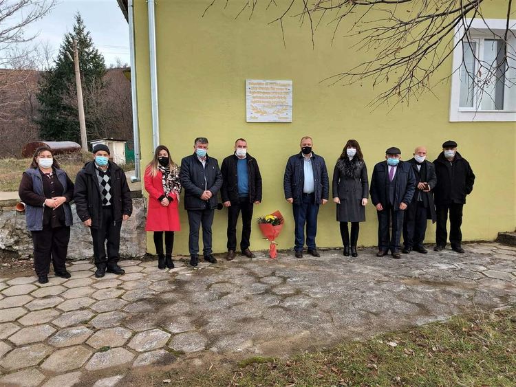 ДПС - Ардино поднесе цветя пред паметните плочи на жертвите на тоталитаризма в Горно Прахово и Башево