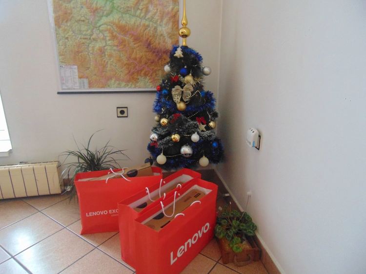 Деца в неравностойно положение от община Девин получиха нови лаптопи