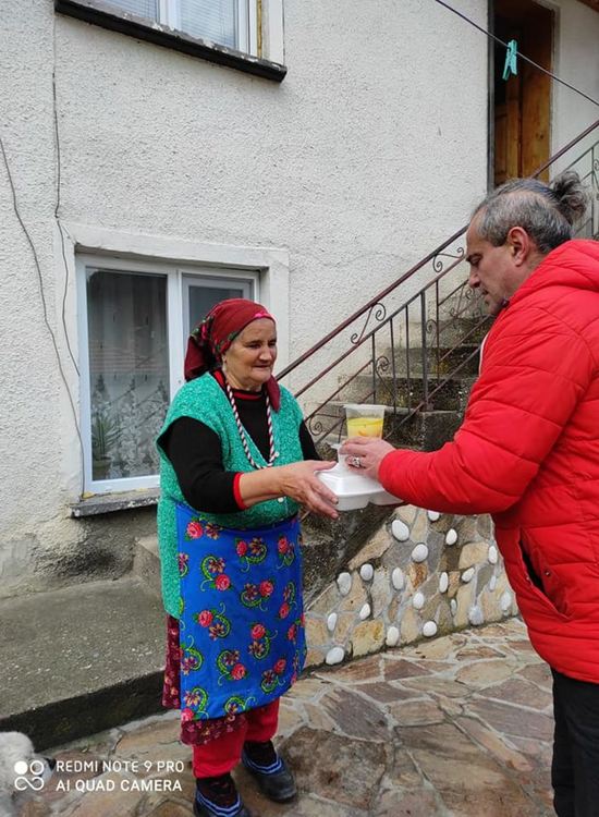 Топъл обяд за самотните възрастни хора в Триград в навечерието на Нова година