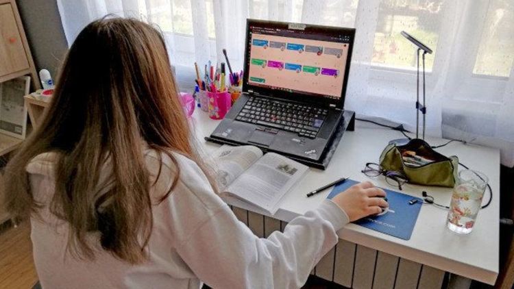 Учениците от 5. до 12. клас ще учат онлайн до 31 януари 2021 г. 