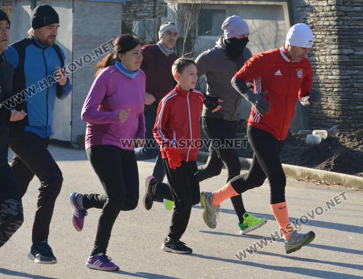 Новогодишно бягане на "Кенана" събра 13 ентусиасти