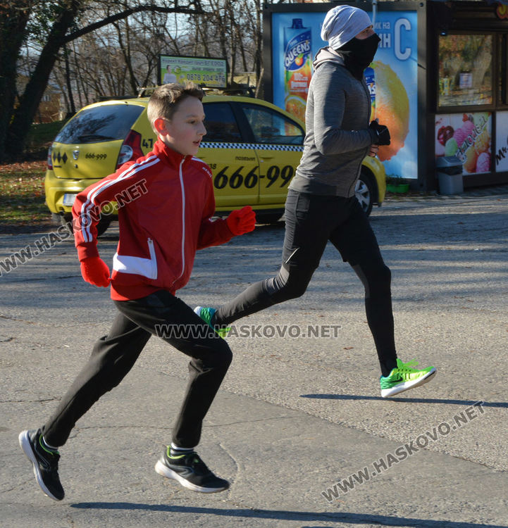 Новогодишно бягане на "Кенана" събра 13 ентусиасти