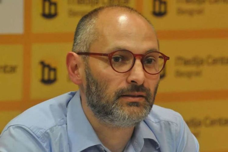 Хърватски разследващ журналист съобщи за хвърлени по апартамента му експлозивни устройства